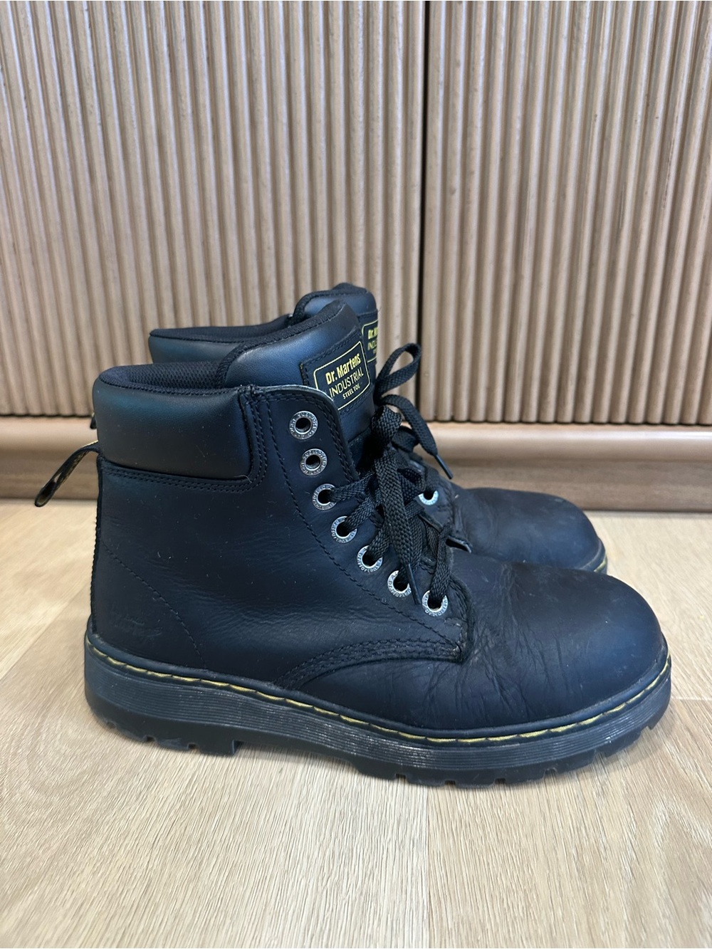 Dr. Martens Men’s Black Leather Work Boots Steel toe Slip Resistant size 9 men